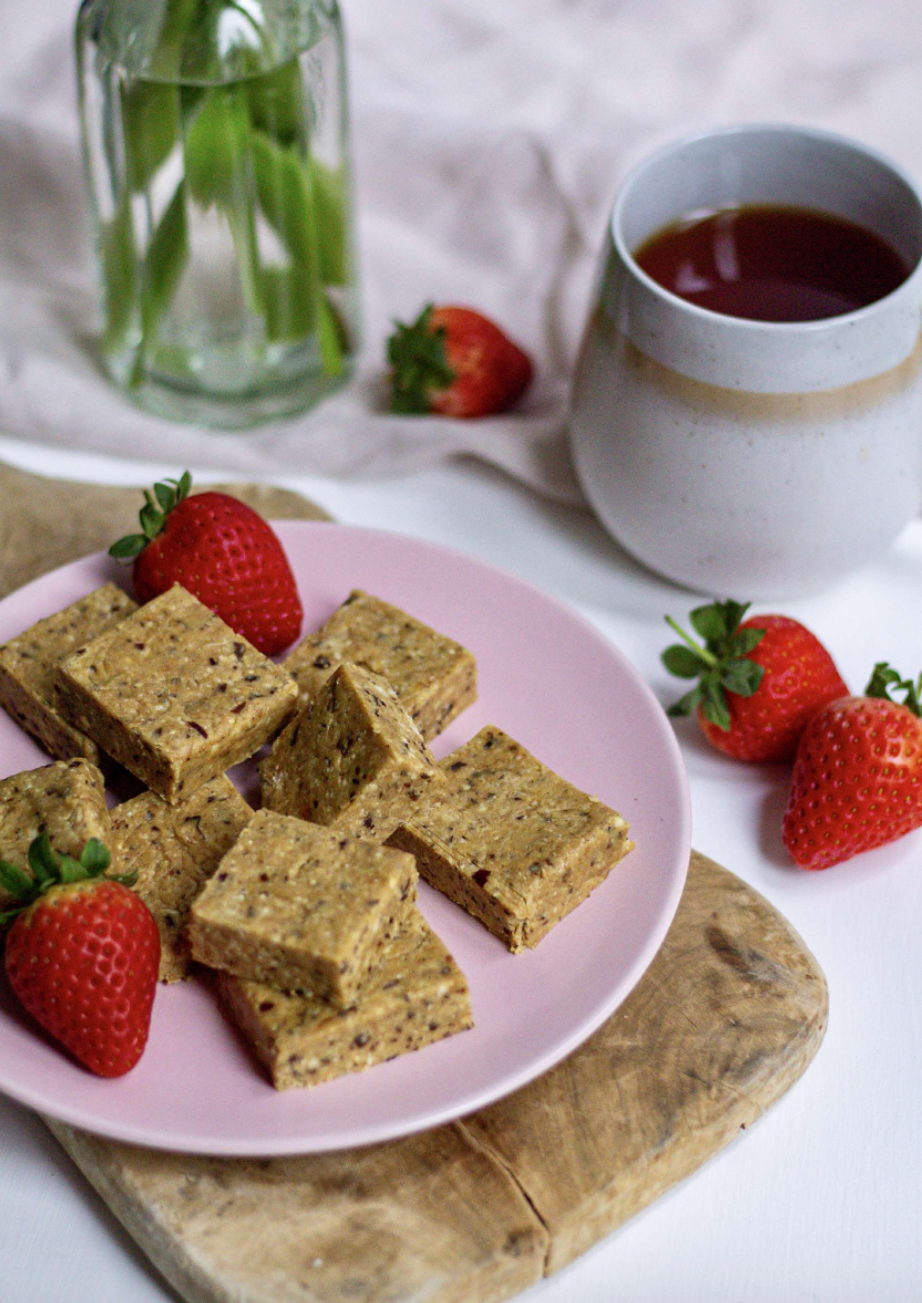 ERDBEER-SHORTCAKE-QUADRATE (NO BAKE)