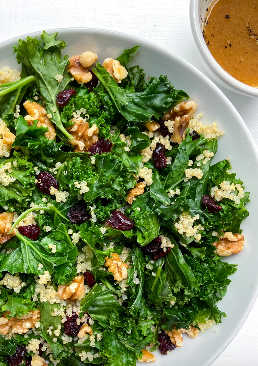 GRÜNKOHL, QUINOA & CRANBERRY-SALAT